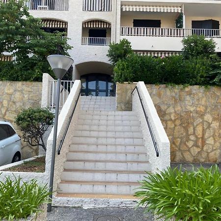 Little Garden Apartment Saint-Cyr-sur-Mer Bagian luar foto